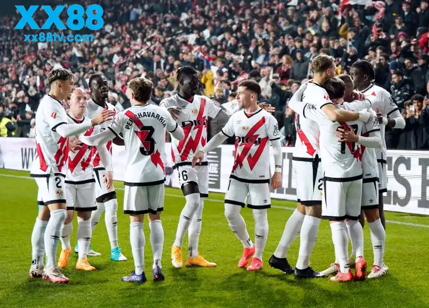 Rayo Vallecano được đánh giá cao hơn Real Avila. (Ảnh: Internet)